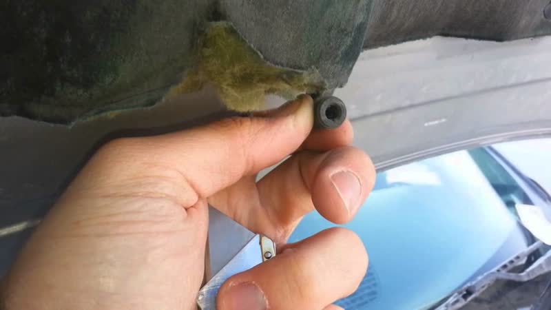 Replacing the windshield spray nozzle on a PT