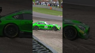 How’s he not CRASHED?! 😱
