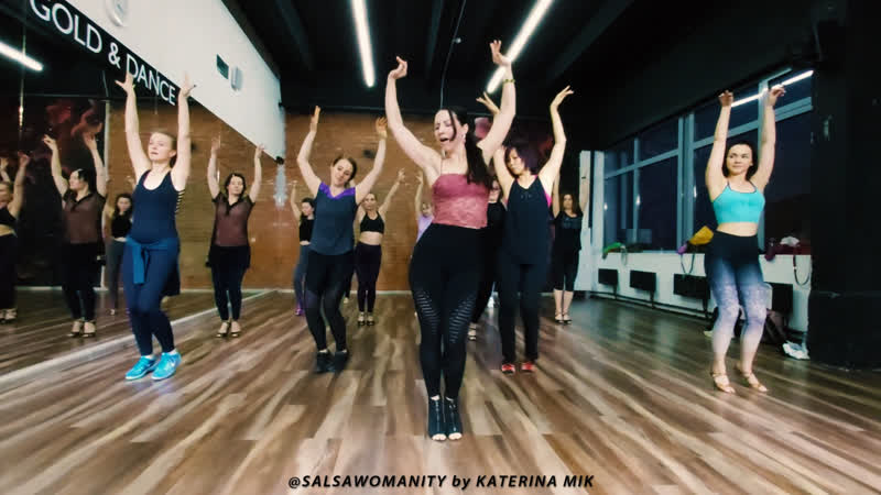 Katerina Mik Confiesale, Salsa contratiempo con Rumba Womanity Dance Space, Moscow, Russia