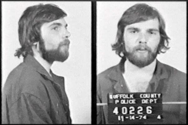 Семейный тир Рональда Дефео. Амитивилль (штат Нью-Йорк, США), 13 ноября 1974 года. В среду 13 ноября Рональд Дефео торчал на работе в дилерском центре «Бьюик», принадлежащем его отцу Рональду