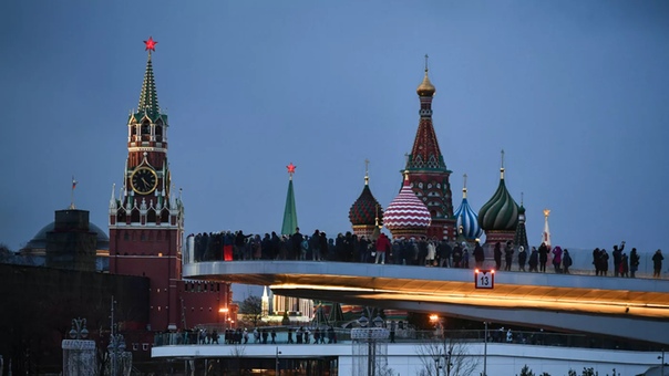 В Москве из-за коронавируса закрывают рестораны и парки В Москве в нерабочую неделю с 28 марта по 5 апреля вводятся дополнительные ограничения на работу предприятий и организаций с массовым