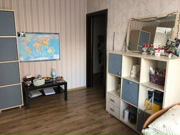 Фото: м.Мякинино, 8000р<br><br>СРОЧНО сдаётся место в комнате, 8000р + 600р (КУ+Интернет).<br><br>• подселение к девушке 24 лет<br>• 3-к квартира <br>• пешком 20 минут до метро <br><br>Готова ответить на все вопросы в личных сообщениях.