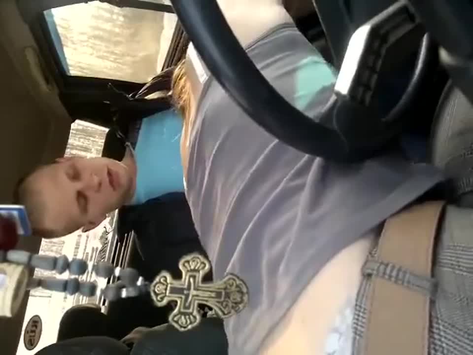 Жена друга сосет под возбудителем. Друг проспорил мне касарь (Pu