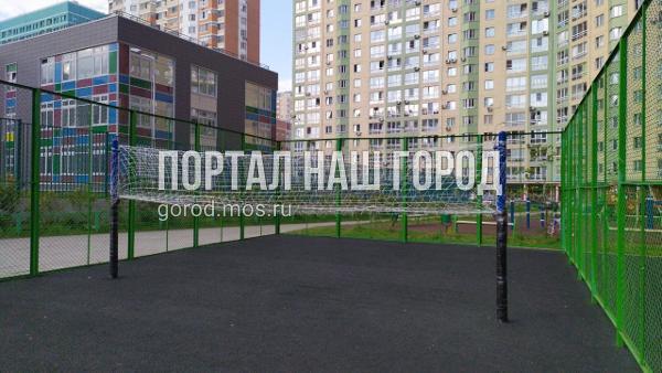 Детскую площадку на Вертолетчиков привели в порядок по просьбе жителя Детскую площадку на Вертолетчиков привели в порядок по просьбе жителя