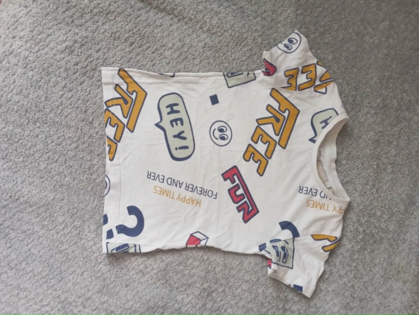 Отдам вещи за шоколадку на мальчика.Пуховик 116...