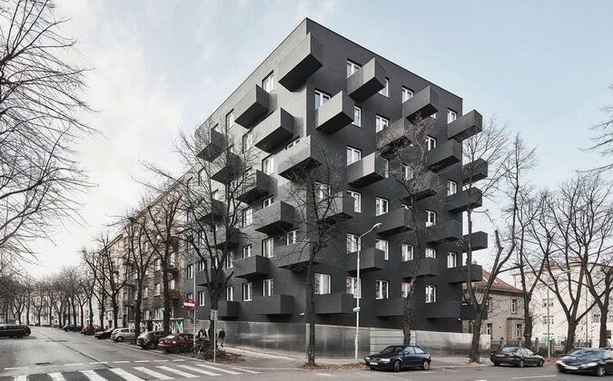 Бюджетный «черный ежик» или балконы «с выносом» на 3 метра