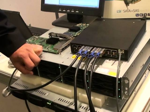 Коммутаторы SAS дисков удар по Fibre
