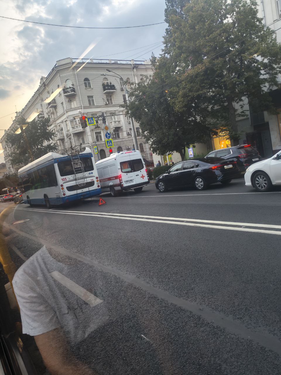 Дтп с троллейбусом № 105 на Садовой/Чехова Это картинка