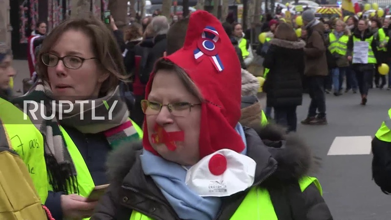 France: Scuffles erupt in Paris as womens Yellow Vests hold protest